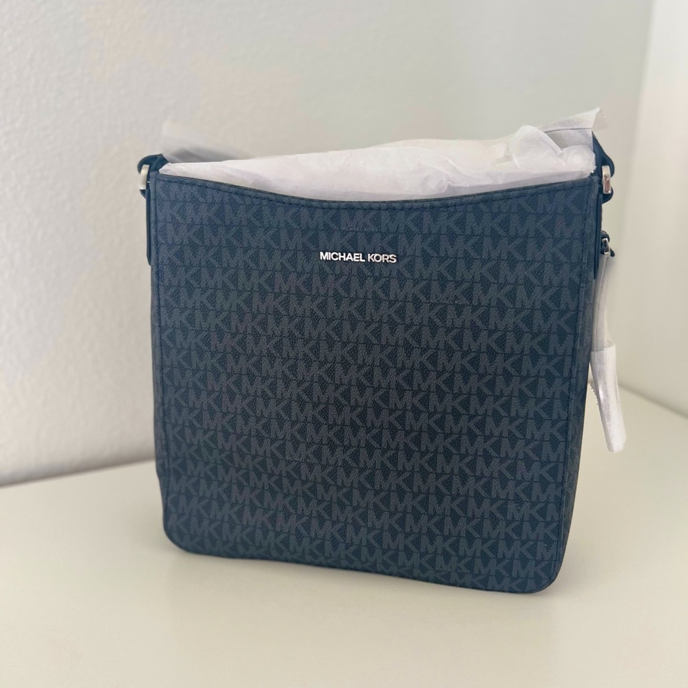 Michael Kors Jet Set Travel Large Messenger Bag